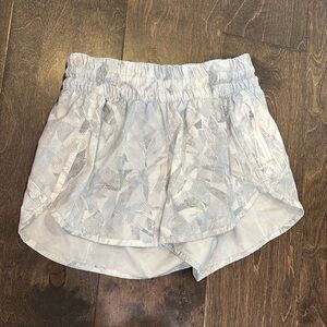 Lululemon tracker shorts